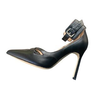 MANOLO BLAHNIK Heels. NEVER WORN. Black Leather. Belted Ankle Cuff. Sz 34/US 4.